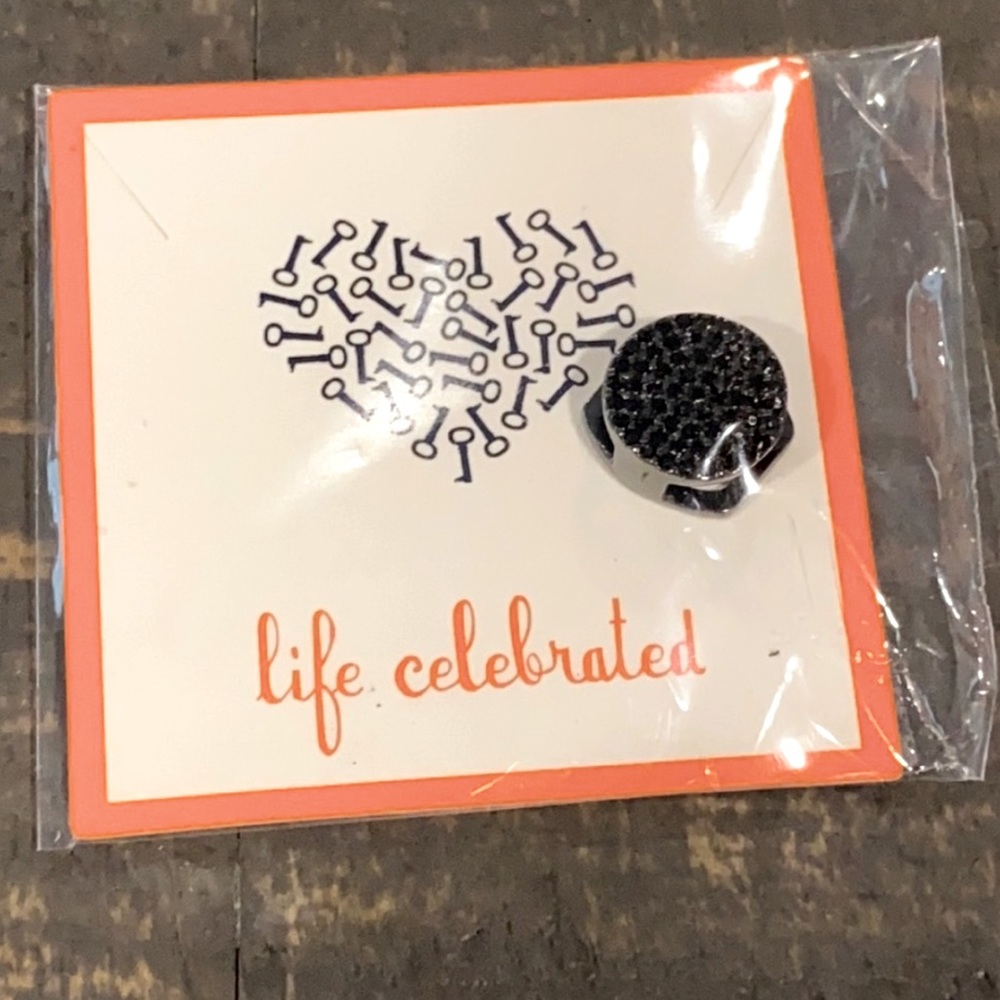 Keep Collective black pave circle